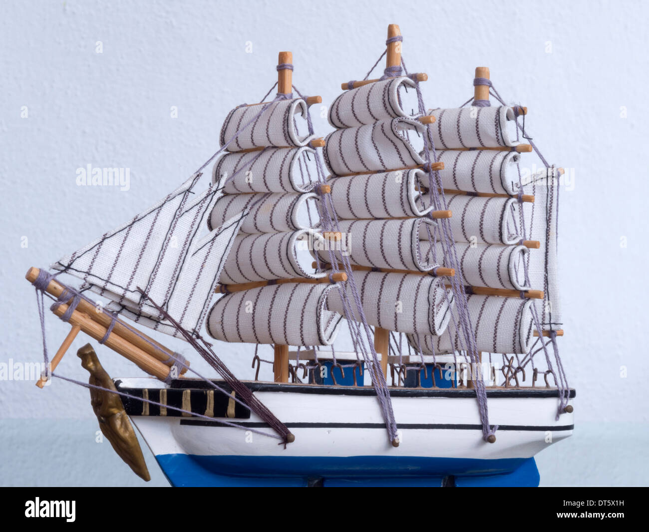 Modelo de barco de juguete barco velas detalle concepto Foto de stock