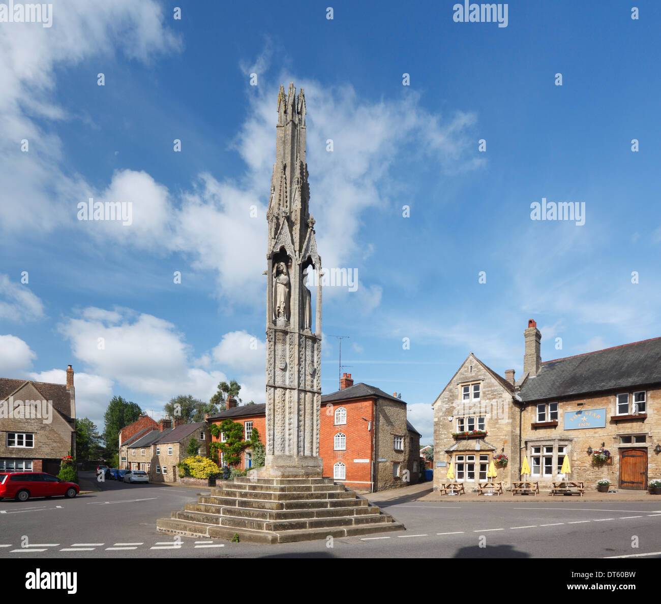 El Eleanor Cross en Geddington. Northamptonshire. Inglaterra. En el Reino Unido. Foto de stock