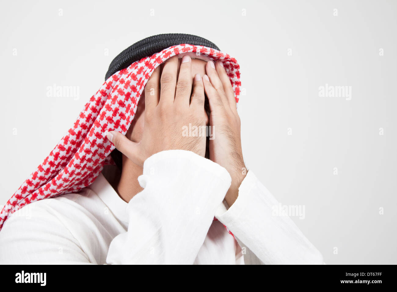 Lectura orante árabe dua para perdón de sus pecados Foto de stock