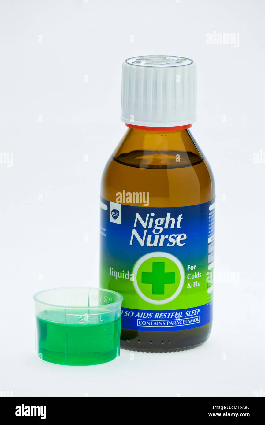 Enfermera de noche el frío y la gripe recurso sobre fondo blanco. Foto de stock