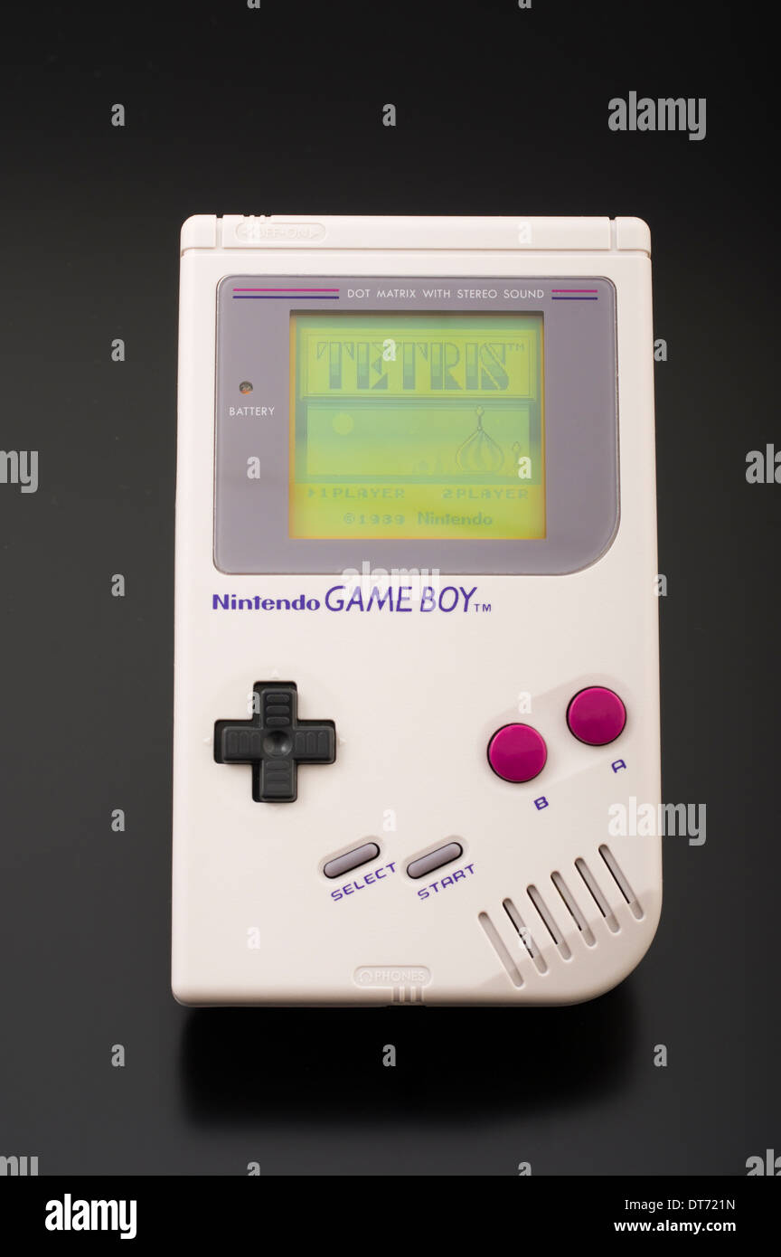 Sistema de juegos Nintendo Gameboy 1ª edición con juego de Tetris Foto de stock