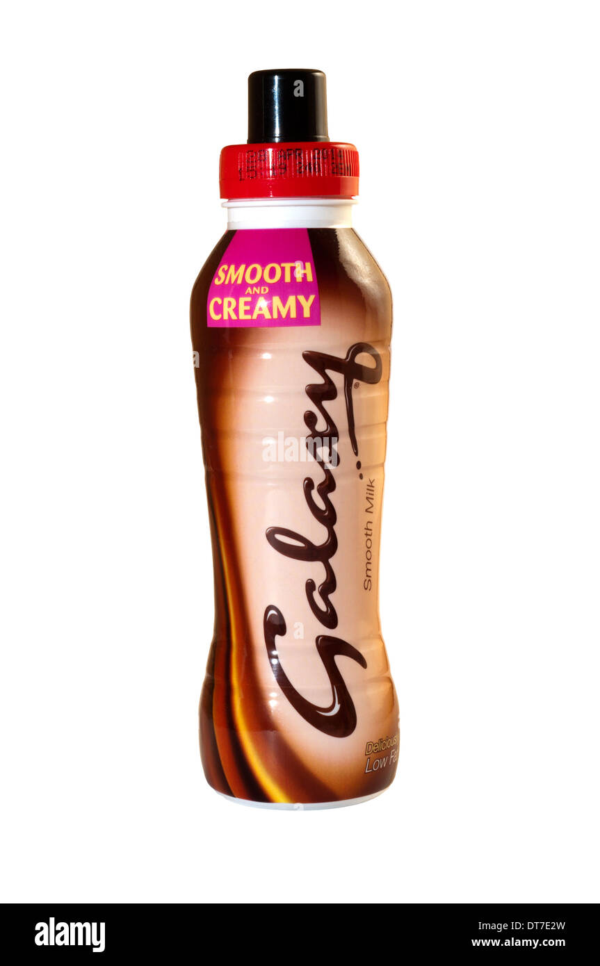 Una botella de 350 ml de leche baja en grasa Galaxy suave bebida hecha por Marte. Foto de stock