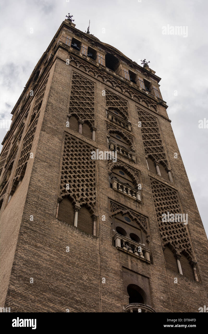 La campana de la torre de La Giralda, Sevilla, España Foto de stock