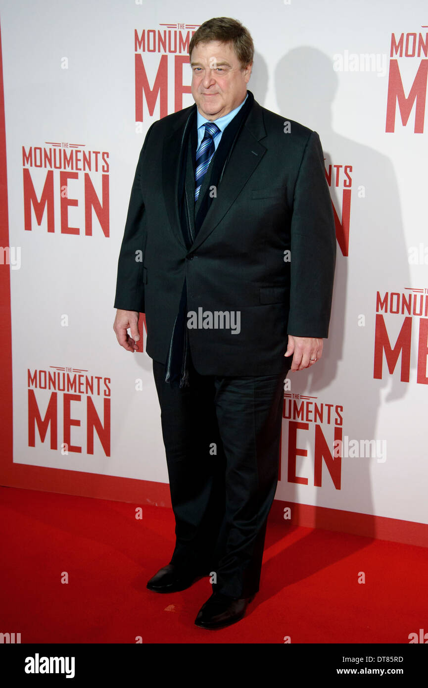 John Goodman llega para el Reino Unido estreno de 'Los monumentos de hombres" en un cine en el centro de Londres, Londres. Foto de stock