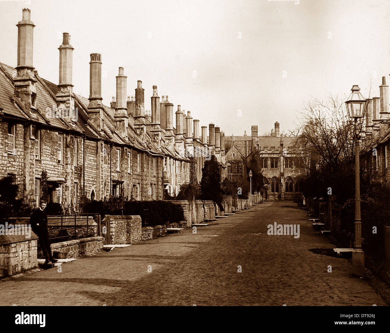 Wells - Vicario de cerrar las casas Alms - período Victoriano Foto de stock