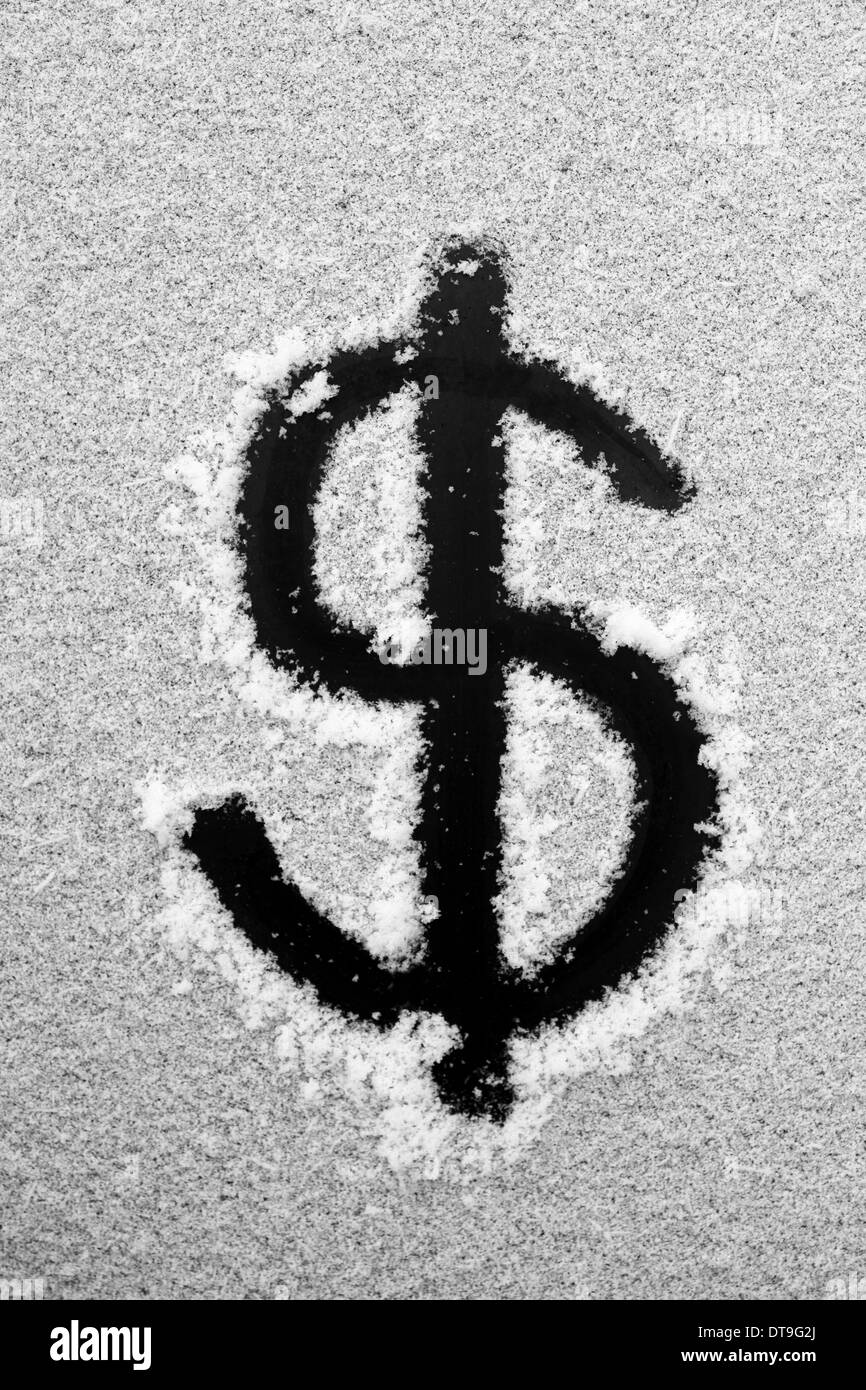 Imagen de un dólar firmado dibujado en la nieve Foto de stock