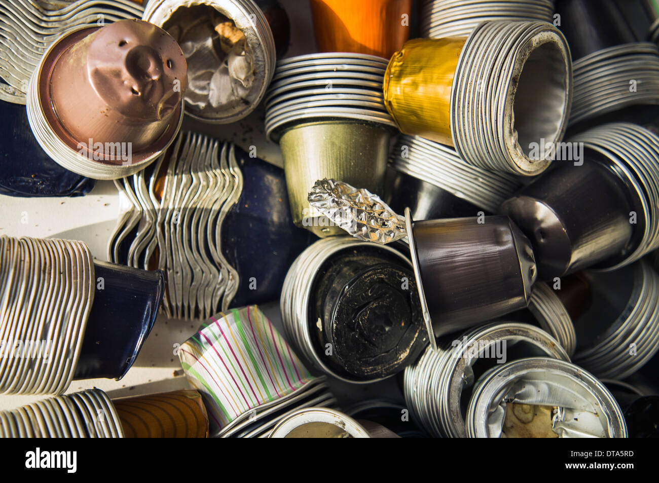 Reciclaje de residuos de aluminio,, Al, consumidas y utilizadas, las  cápsulas de Nespresso vacías, café Fotografía de stock - Alamy