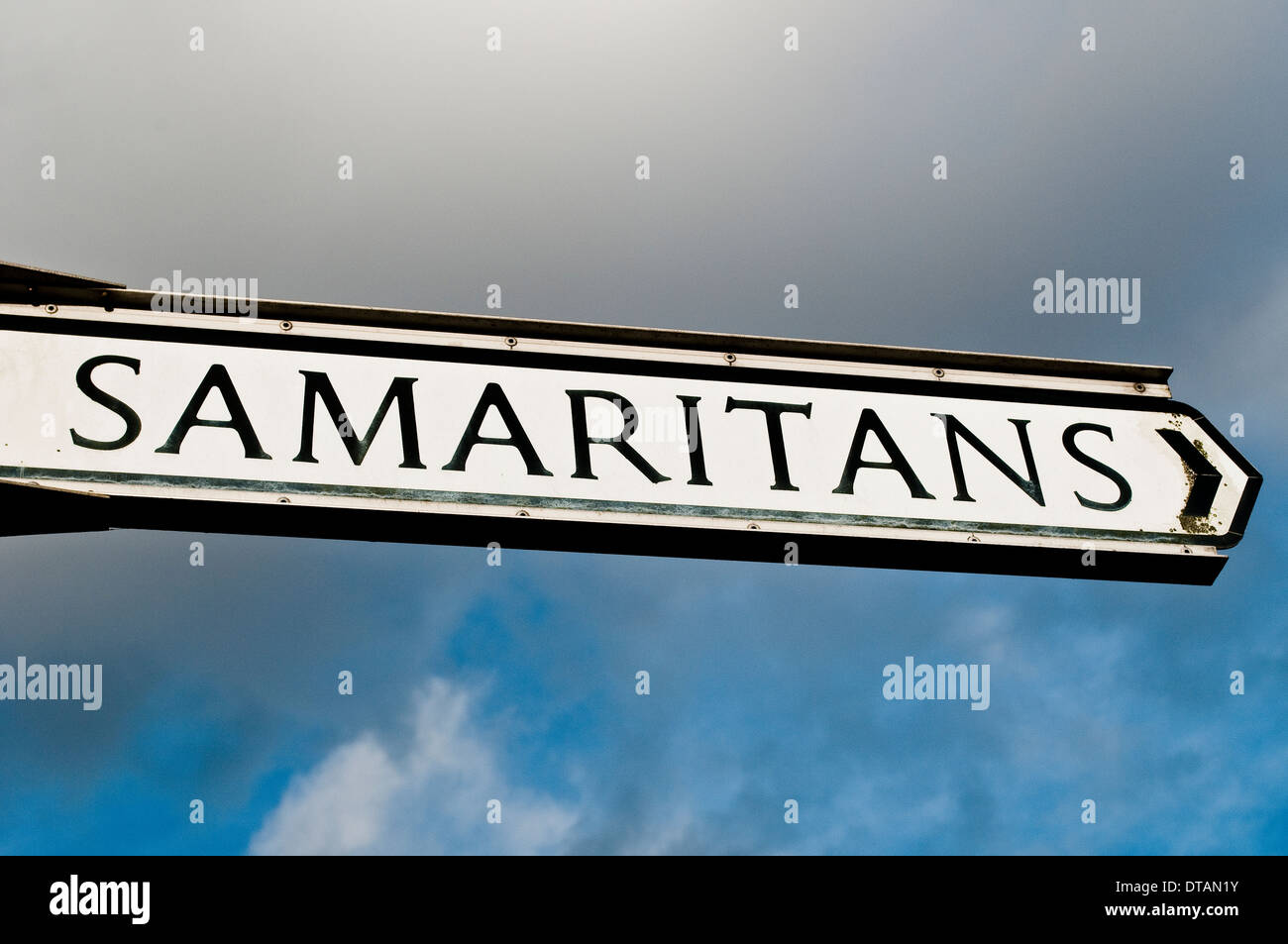 Samaritanos signo, Leatherhead, Surrey, Inglaterra, Reino Unido. Foto de stock