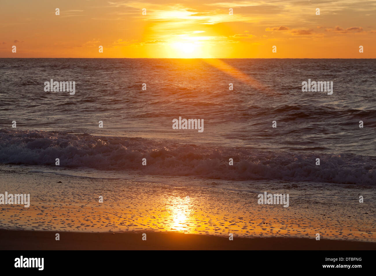Puesta de sol en la costa de la península en tu Dinamarca Foto de stock