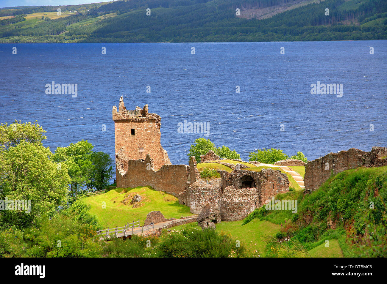 Ruinas del castillo Urquhart, Loch Ness, Highlands de Escocia, Inglaterra, Reino Unido Foto de stock