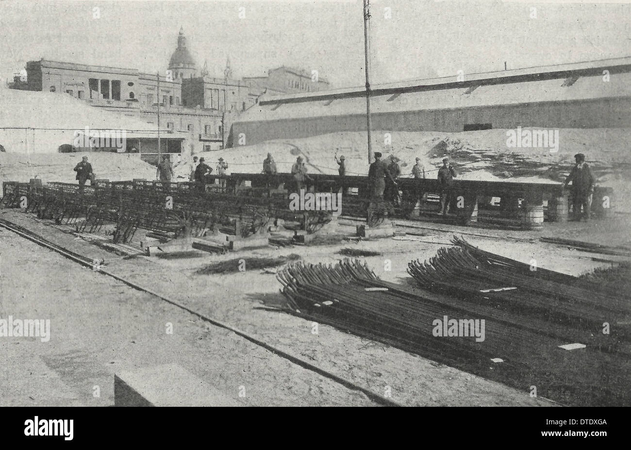 Montado y desmontado los miembros del sistema de refuerzo de hormigón armado - 1909 Argentina Foto de stock