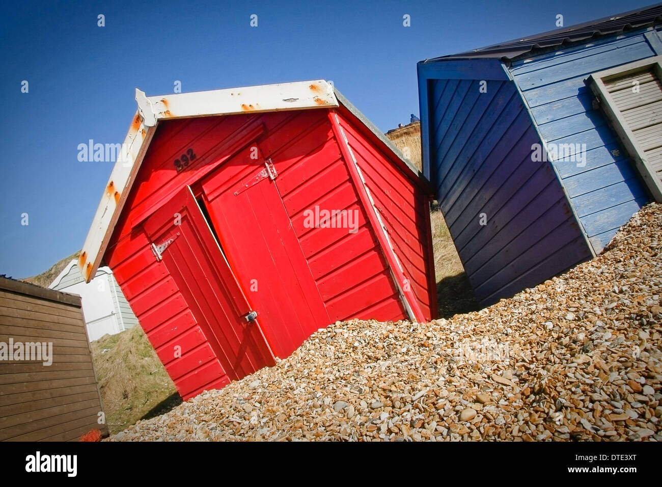 Cabañas de playa dañados y destruidos a lo largo de la costa sur de después de la tormenta muy fuerte del 14 de febrero de 2014 Foto de stock