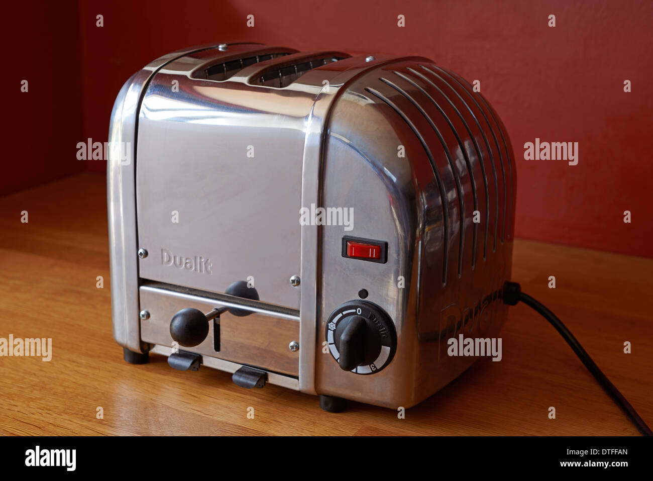 Tostadora eléctrica dualit fotografías e imágenes de alta resolución - Alamy