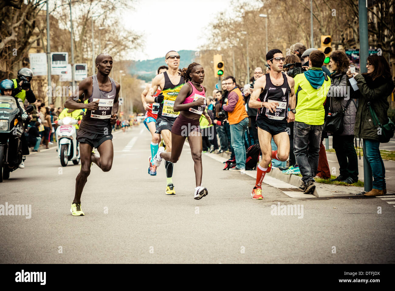 Récord mundial de media maratón fotografías e imágenes de alta resolución -  Alamy