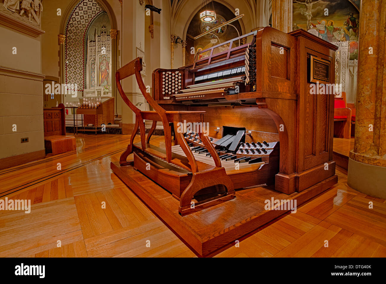Órgano de tubos en San Malaquías es el Actor's Chapel en la Ciudad de Nueva York, Nueva York. Foto de stock
