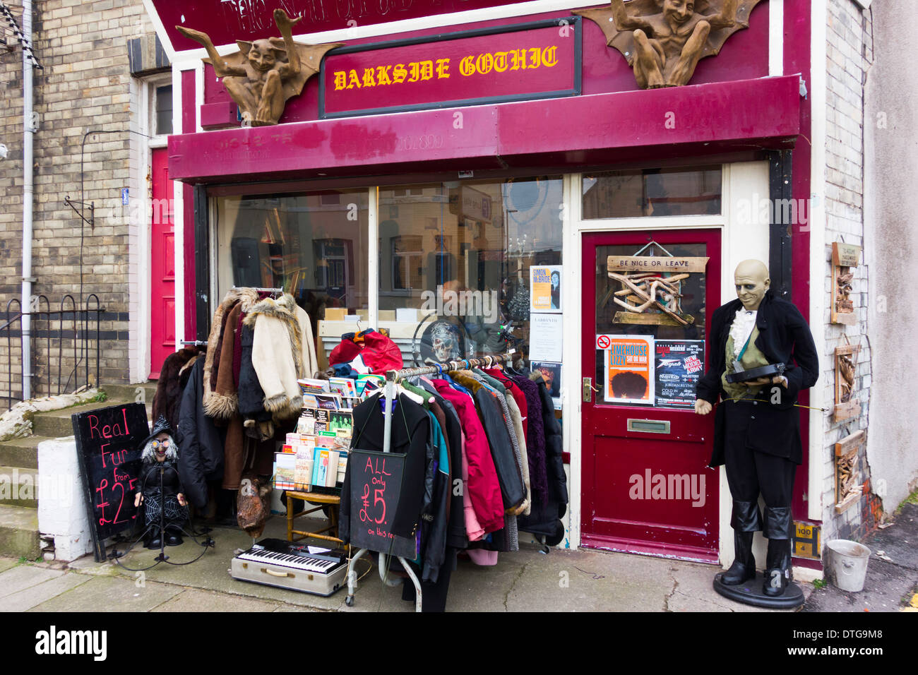 Darkside gótico' de antigüedades y curiosidades tienda especializada en ropa gótica y en Redcar Cleveland North Yorkshire Inglaterra Fotografía de stock Alamy