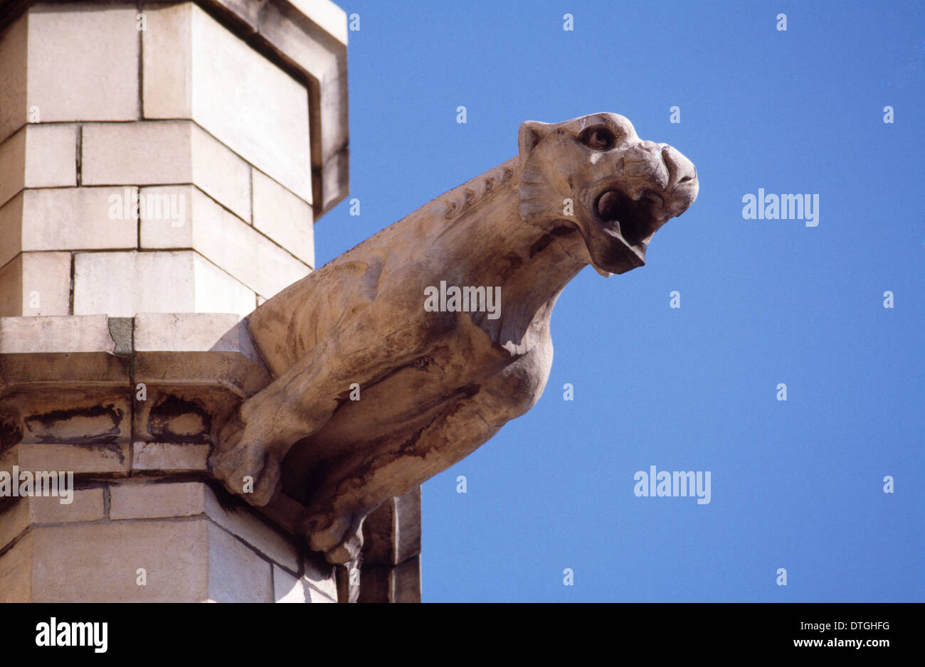 Vista detalle de bestia diseñado por Alfred Waterhouse para el edificio Waterhouse Foto de stock