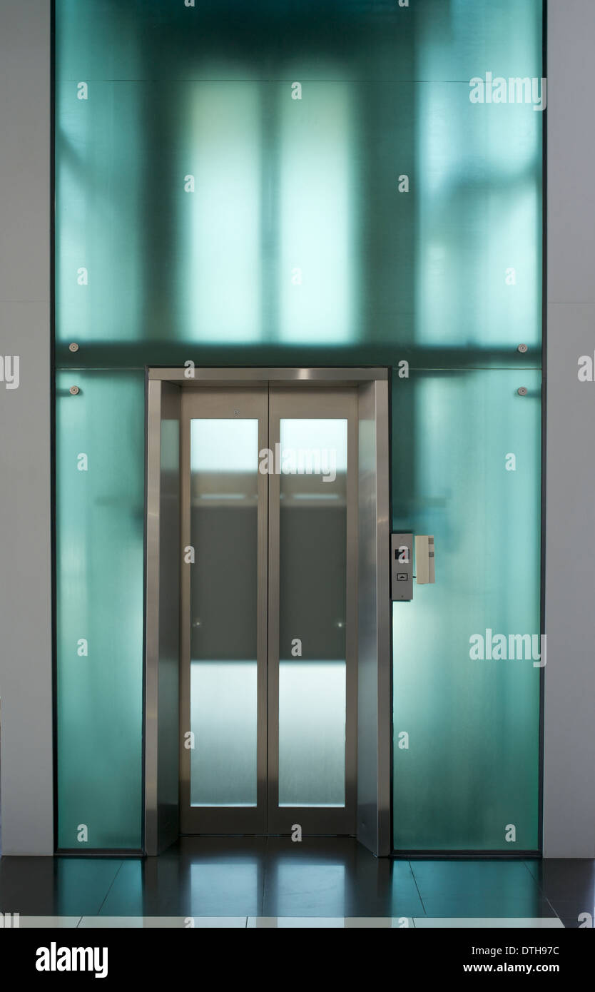 puerta de ascensor Foto de stock