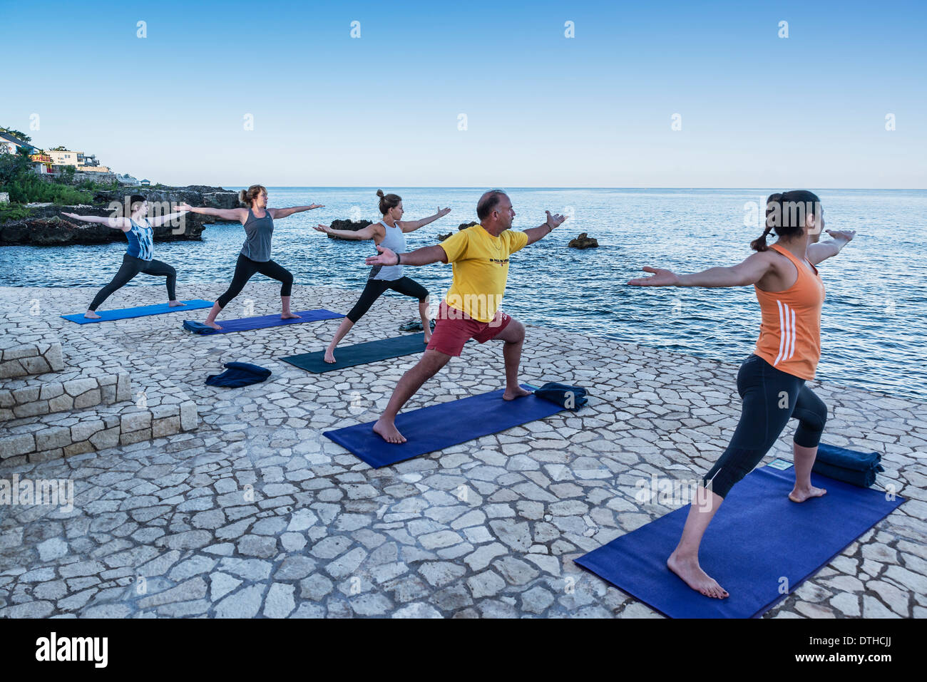 Waterfront instuction en un retiro de yoga Negril, Jamaica Foto de stock