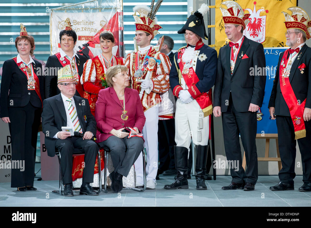 Karneval angela merkel fotografías e imágenes de alta resolución - Alamy