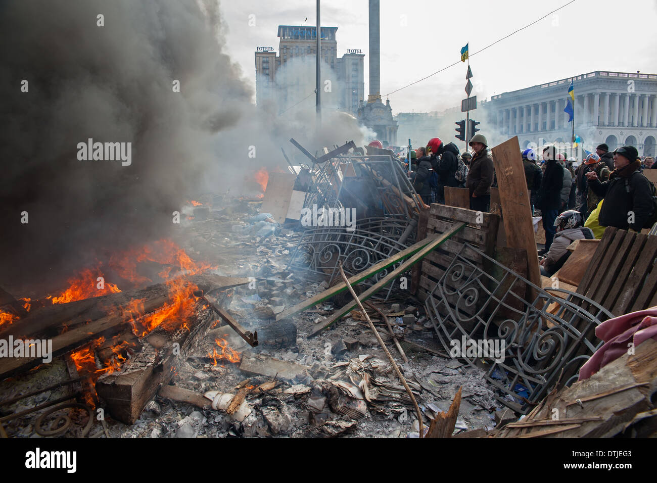 Febrero 19, 2014 - Las protestas contra el gobierno en Kiev, Ucrania. Foto de stock