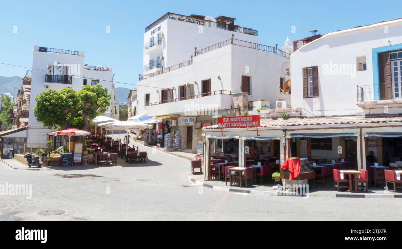 Calles en Kyrenia Chipre cerca del puerto Foto de stock