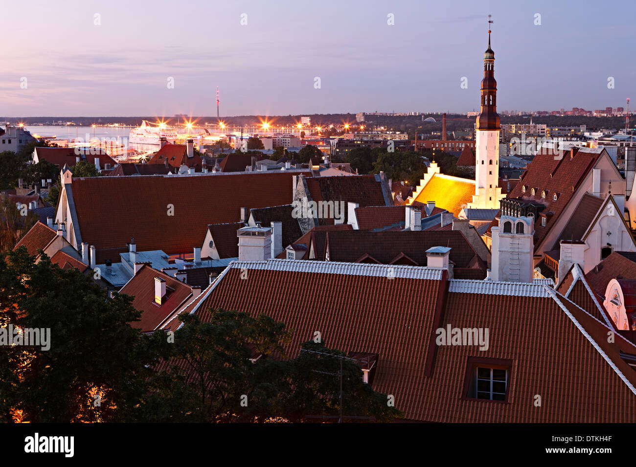 Vista panorámica del centro de la ciudad vieja de Tallin. Foto de stock