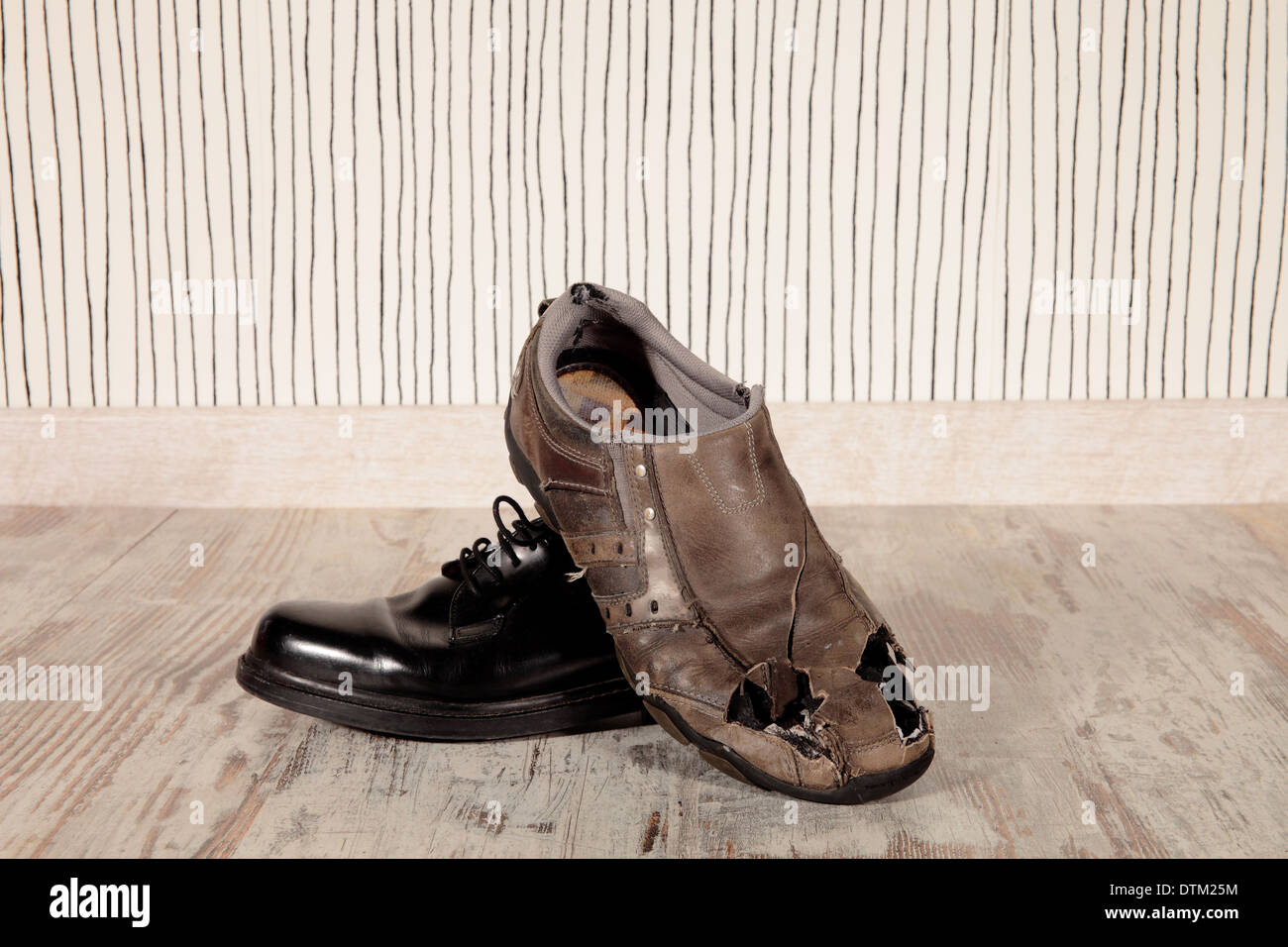 Concept rich poor in shoes fotografías e imágenes de alta resolución - Alamy