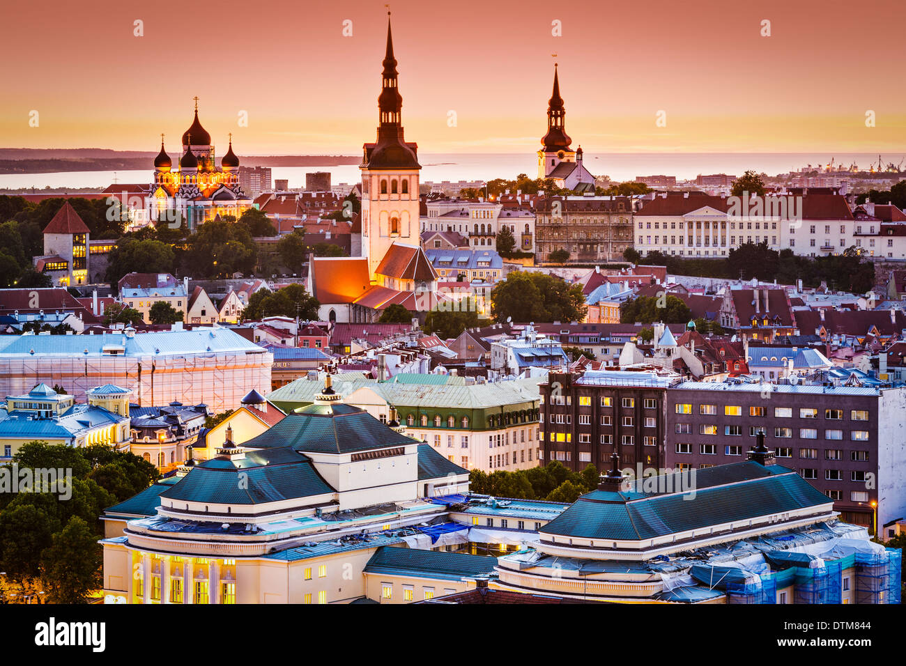 Ciudad vieja de Tallin, Estonia, ver. Foto de stock