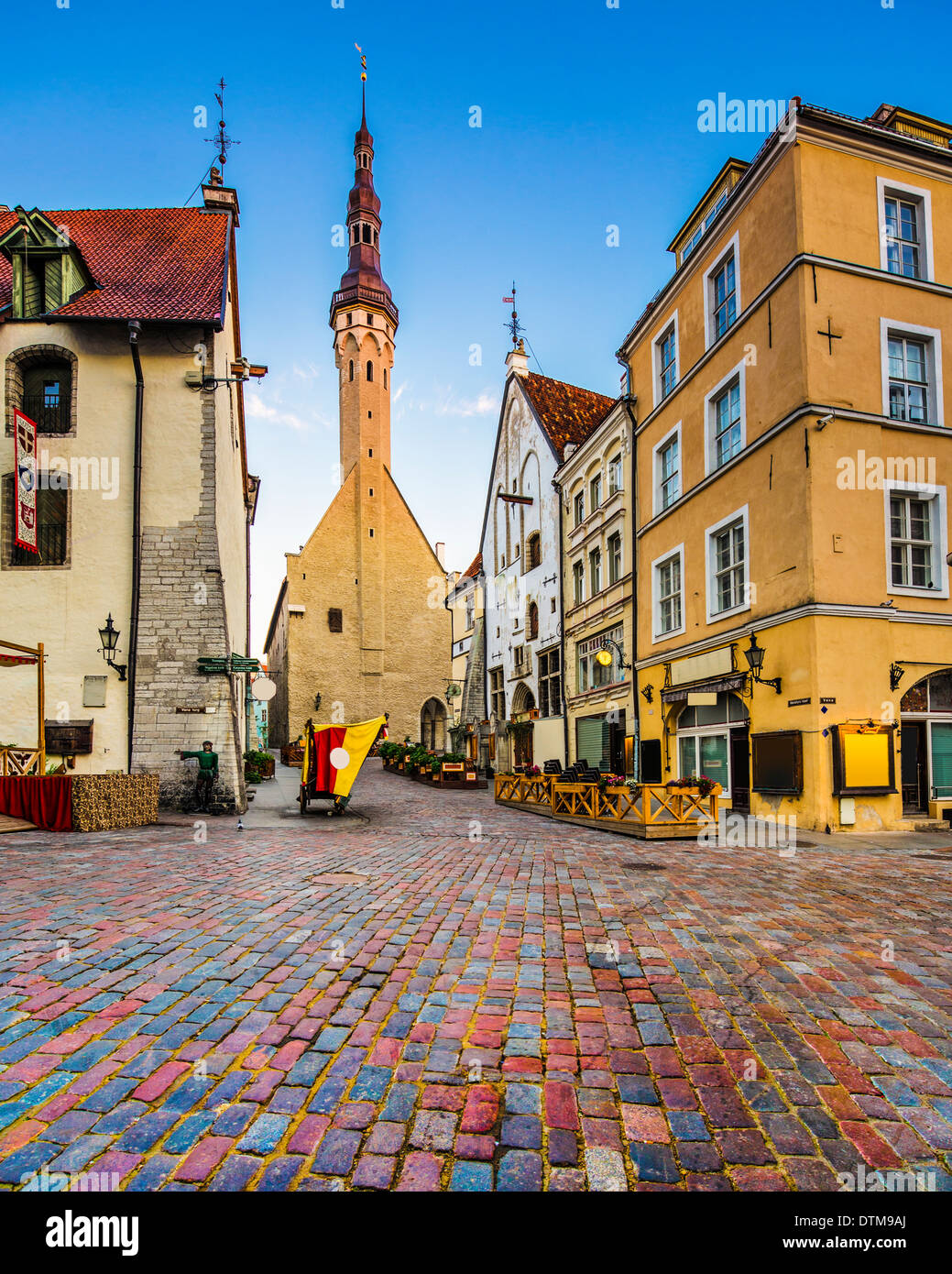 Ciudad vieja de Tallin, Estonia, en el ayuntamiento de la ciudad vieja. Foto de stock