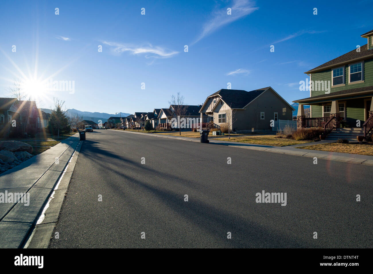 Vista del atardecer desde el barrio residencial en Salida, Colorado, EE.UU. Foto de stock