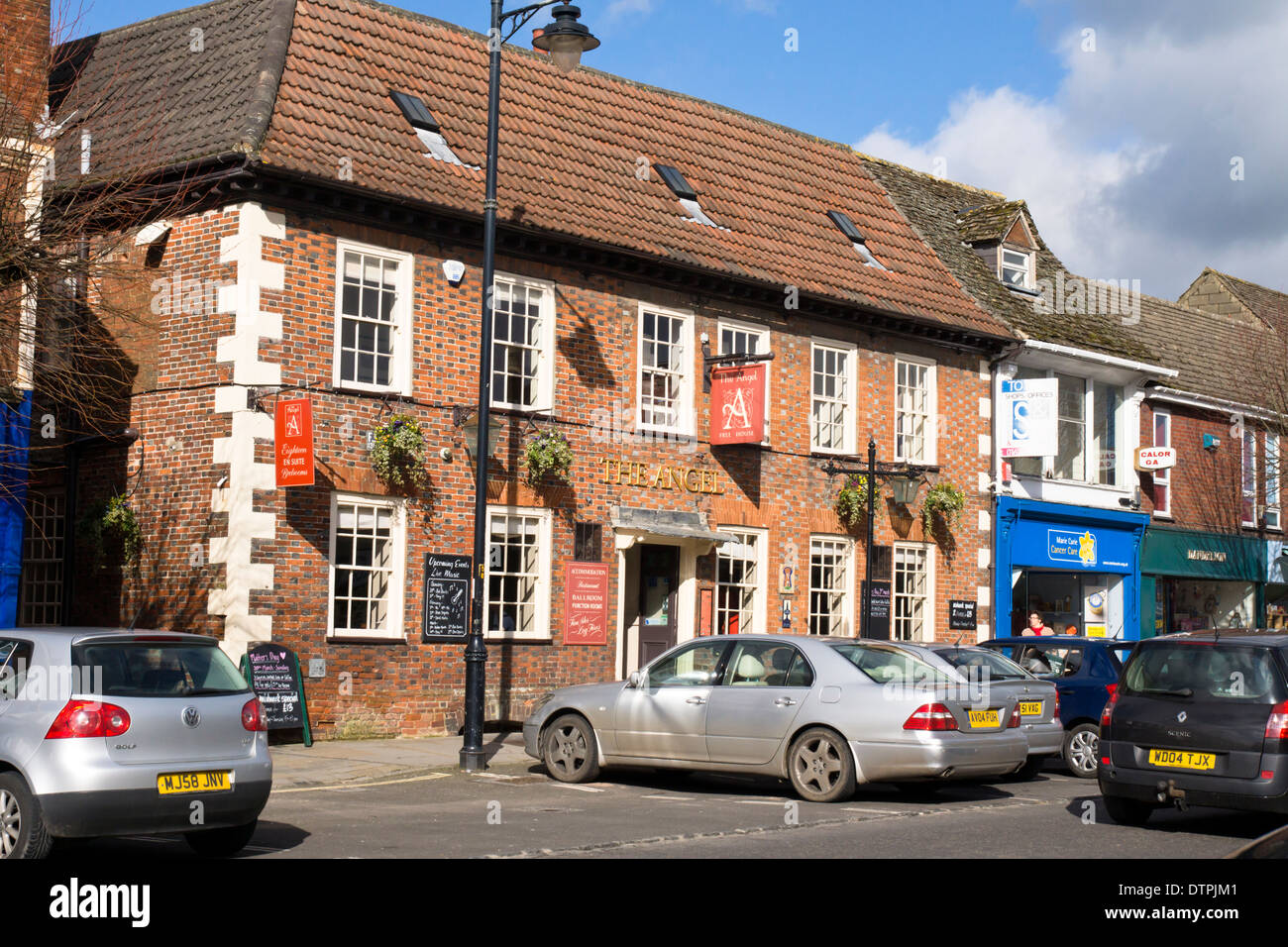 Royal Wootton Bassett, una pequeña ciudad mercado en Wiltshire, Inglaterra El ángel Pub Foto de stock