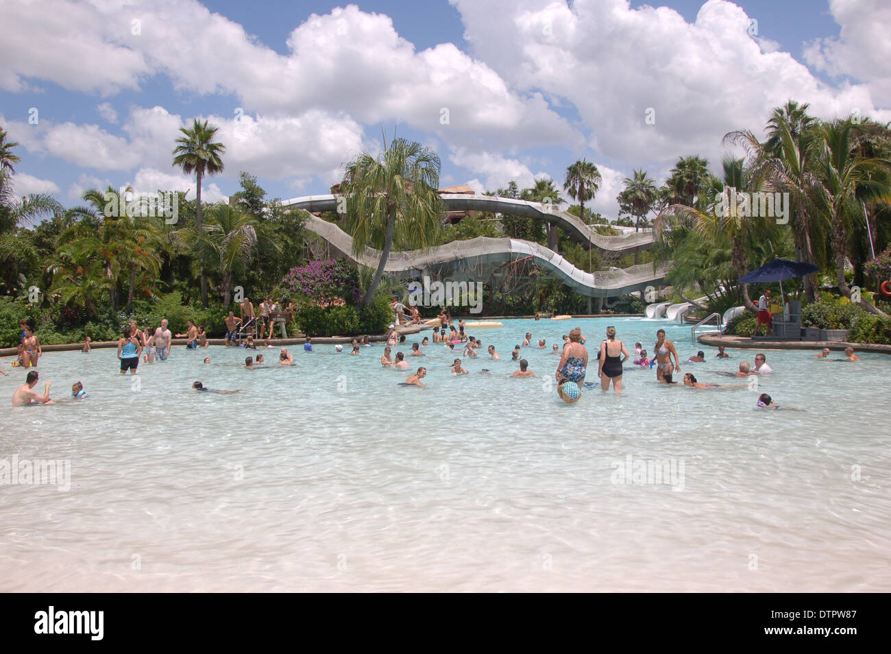 Piscina enorme en la Laguna Typhoon, Disney World, Orlando, Florida, EE.UU. Foto de stock