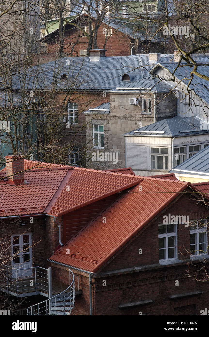 Una vista desde Toome Hill sobre Vallikraavi street en Tartu Estonia 24.02.2014 Foto de stock