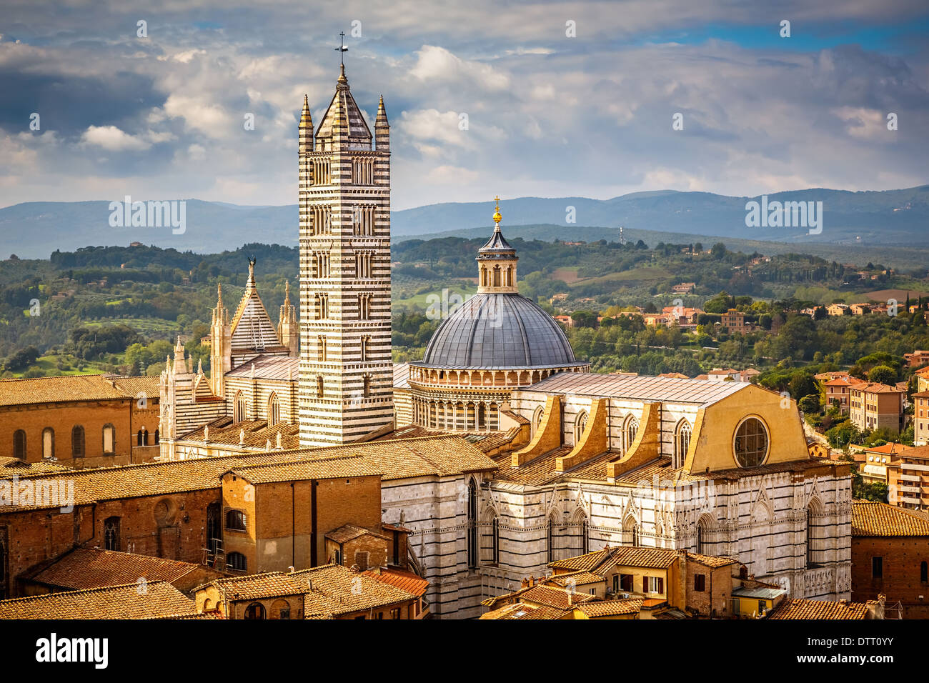 Vista de la catedral de Siena Foto de stock