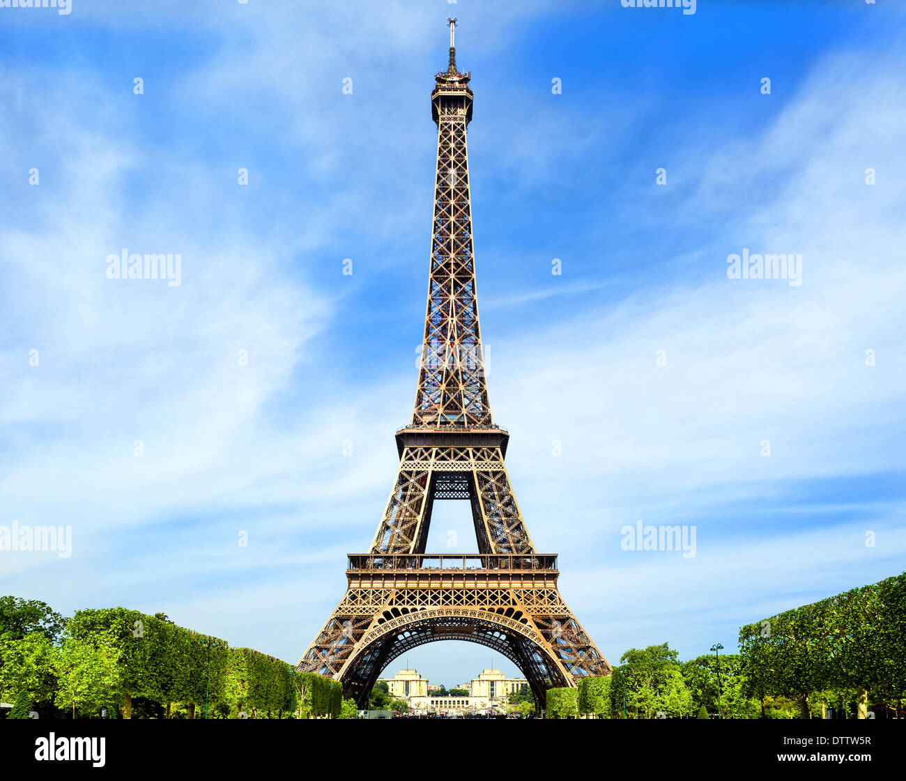 Fantástica Torre Eiffel en Paris Foto de stock
