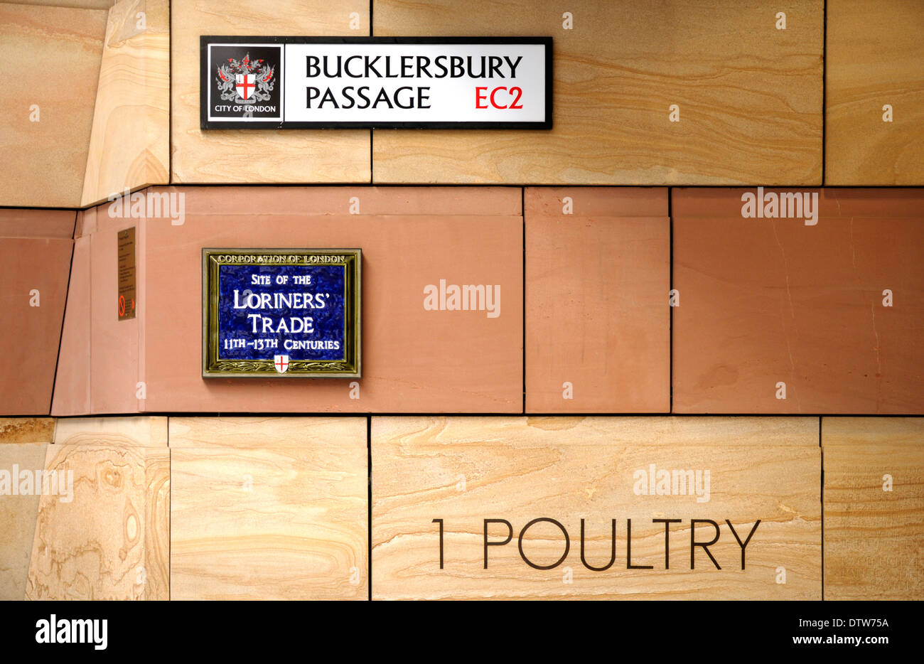 Londres, Inglaterra, Reino Unido. Paso Bucklersbury / 1 aves de corral (calle). Sitio del comercio Loriners' (11ª-13ª siglos) Foto de stock
