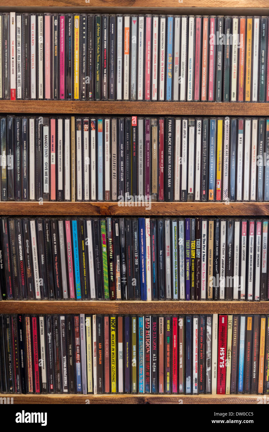 Muro de discos CD de música Foto de stock