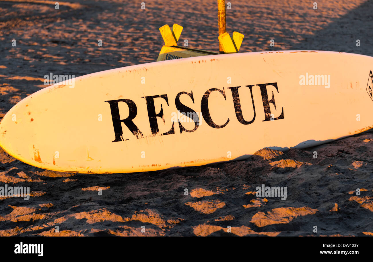 Junta de rescate de vigilante de la playa. Ocean Beach. San Diego, California, Estados Unidos. Foto de stock