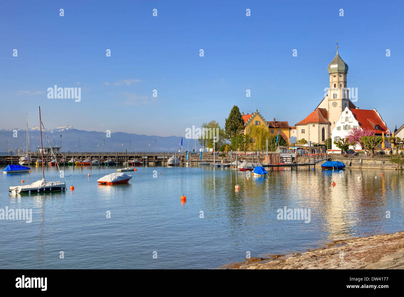 El castillo y la iglesia de St Georg, Wasserburg Foto de stock