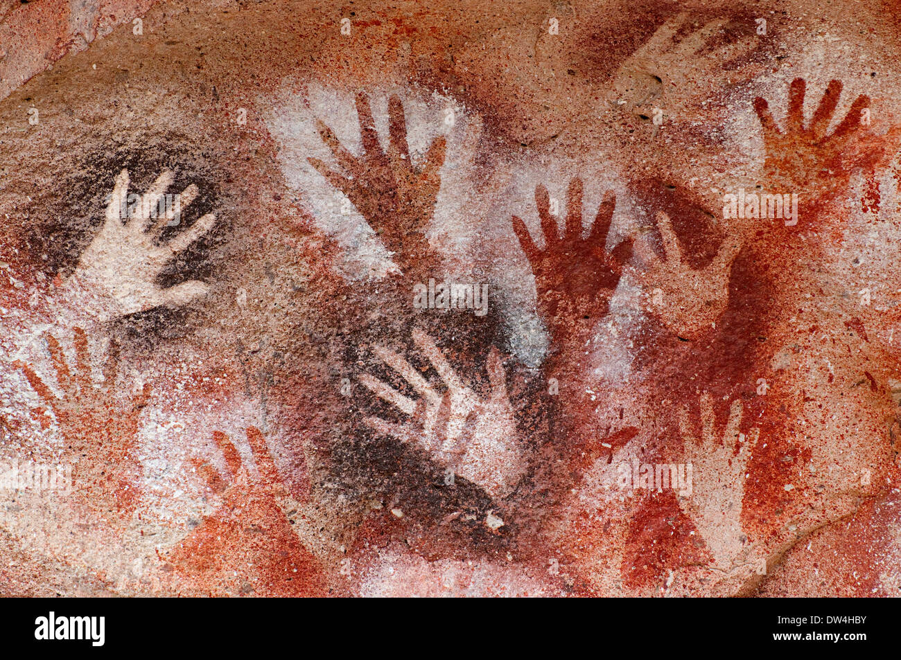 La Cueva de las manos (Cueva de las manos), pinturas rupestres de la  provincia de Santa Cruz, Patagonia Argentina, Sudamérica Fotografía de  stock - Alamy