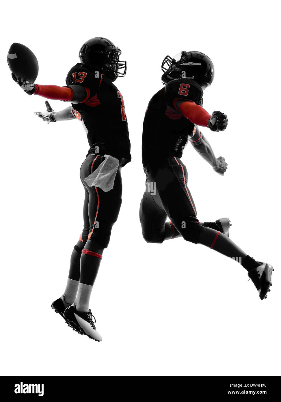 Dos jugadores de fútbol americano en celebración de touchdown silueta sombra sobre fondo blanco. Foto de stock