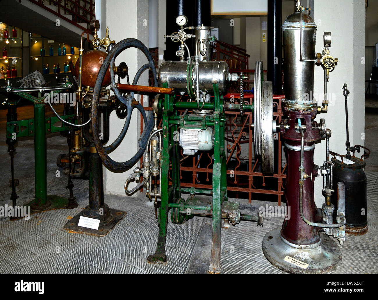 Soda museo en la antigua torre de agua Szeged Hungría Exposición de  máquinas de fabricación de soda Fotografía de stock - Alamy