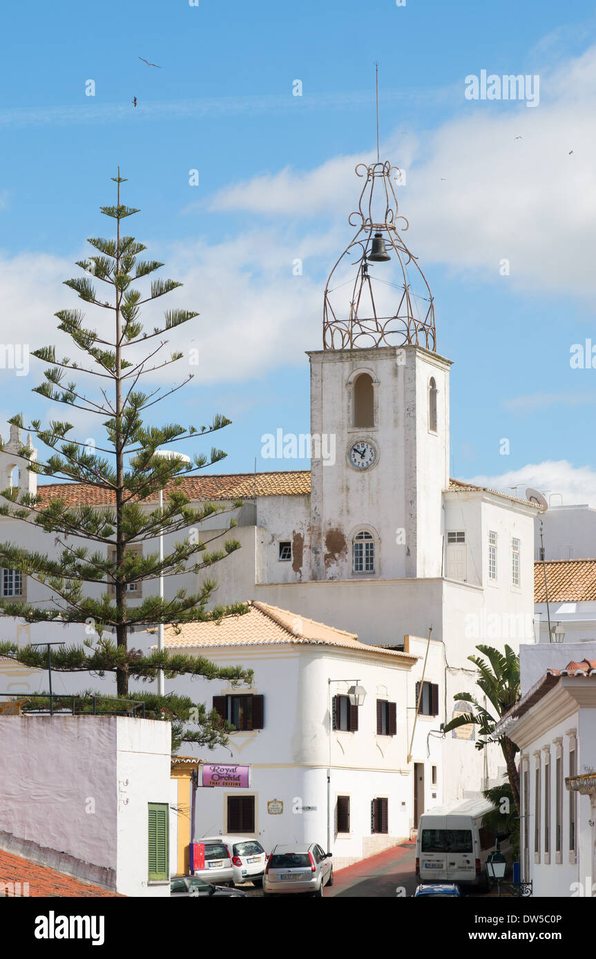 La Torre de Relógio bell y la torre del reloj, Albufeira, Algarve,  Portugal, Europa Fotografía de stock - Alamy