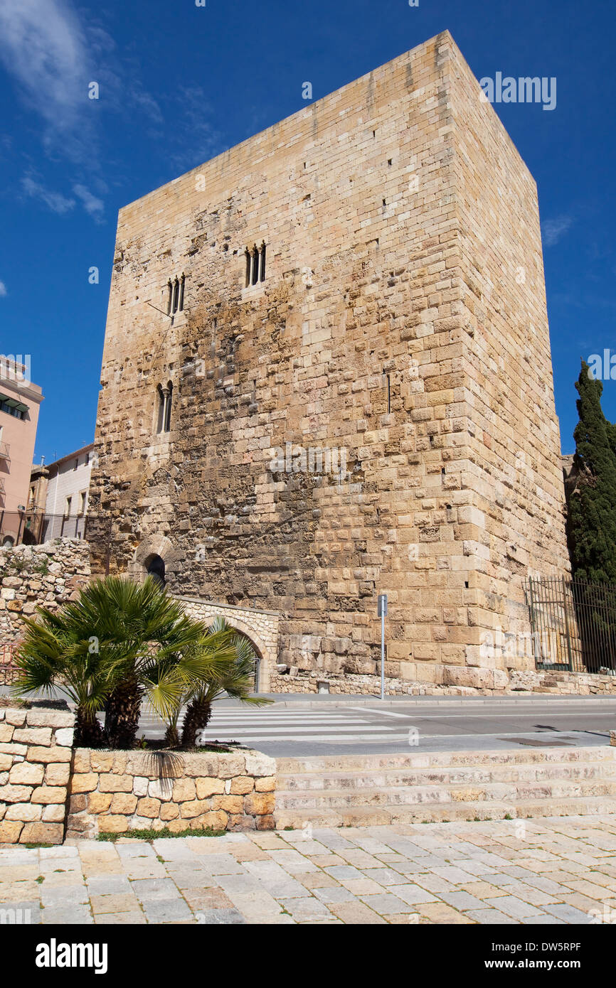 Torre del Pretorio, entrada del foro romano de Tarragona, en Cataluña. Foto de stock