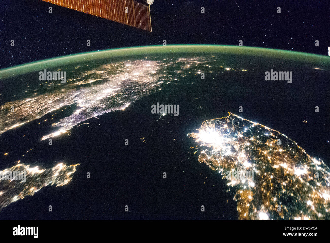 La península coreana mostrando Corea del Norte y Corea del Sur se ha visto en la noche del 30 de enero de 2014 Foto de stock