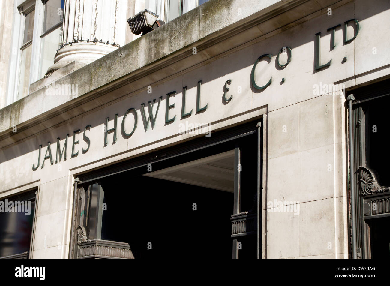 Entrada a Howells Department Store parte de el grupo Harrods, St Mary Strret, Cardiff, Gales. Foto de stock