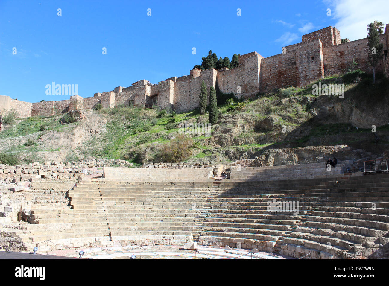 Málaga - el teatro romano y el alcázar moro. Foto de stock