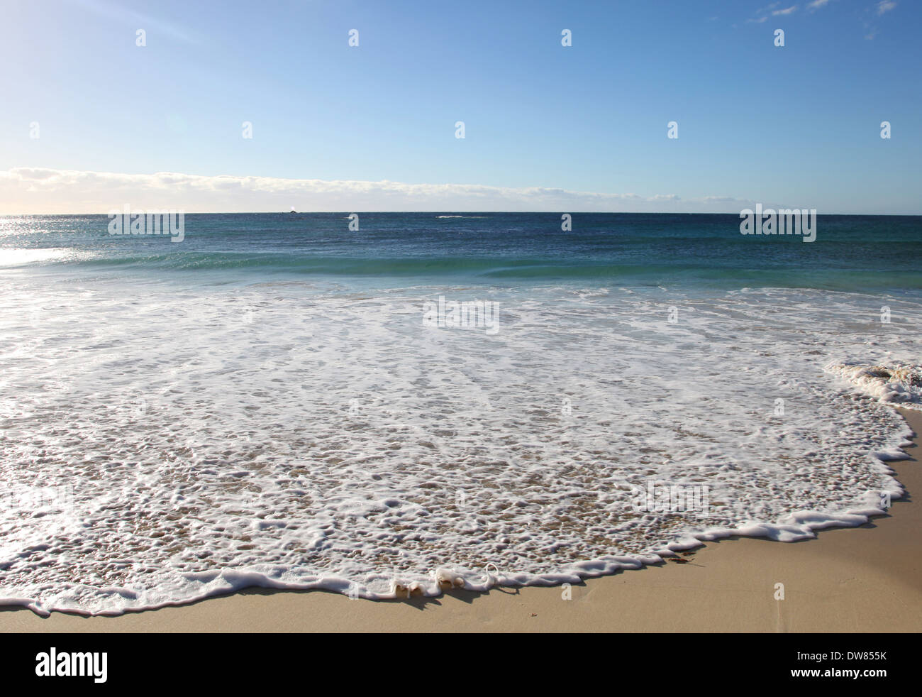 Marea que sube en Smiths Beach WA Foto de stock