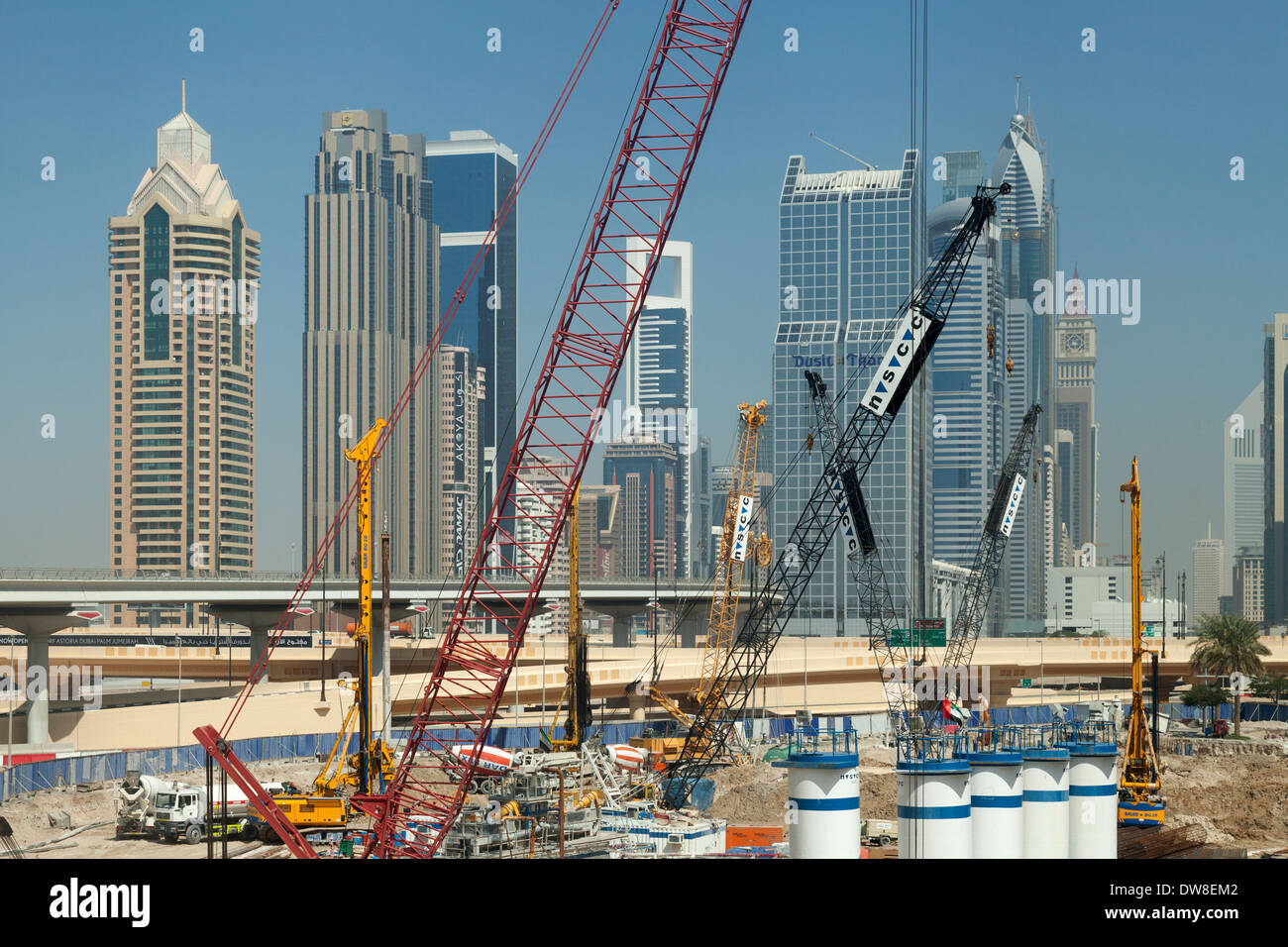La construcción de un sitio en construcción cerca del centro comercial Dubai Mall, Dubai, EAU, Emiratos Arabes Unidos, Oriente Medio Foto de stock